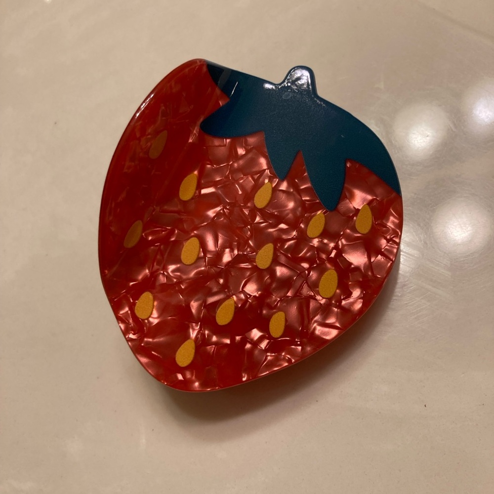 Strawberry Claw Clip 4”